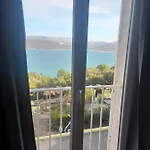 Lakeside Retreat: Croix Du Verdon * Sainte-Croix-de-Verdon
