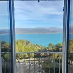 Lakeside Retreat: Croix Du Verdon Apartment