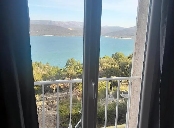 Lakeside Retreat: Croix Du Verdon * Sainte-Croix-de-Verdon